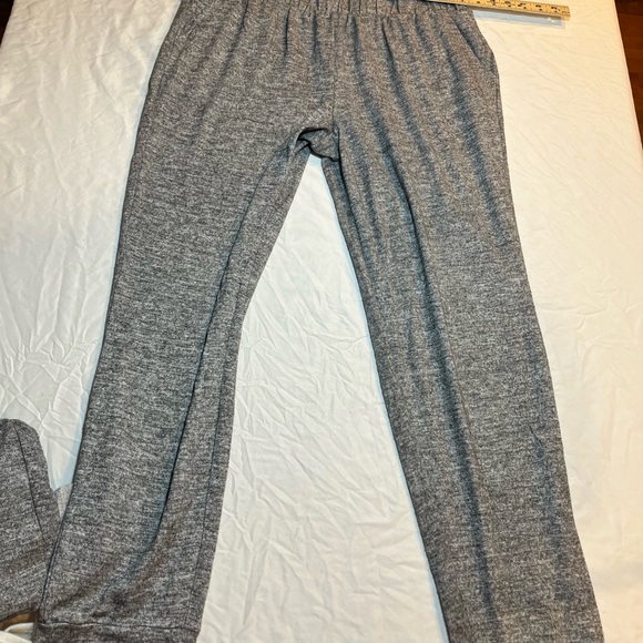 Absolutely Famous Gray and White Lounge Set size xl new with tags - Picture 8 of 10